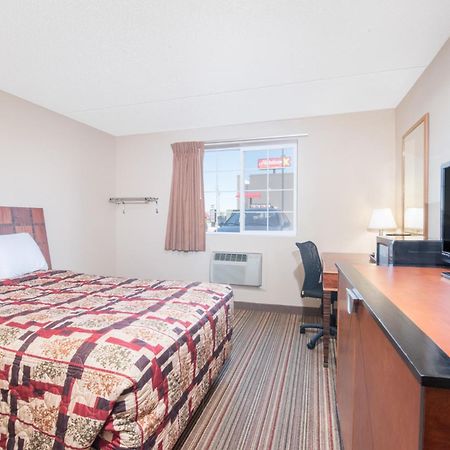 Knights Inn And Suites - Grand Forks Extérieur photo