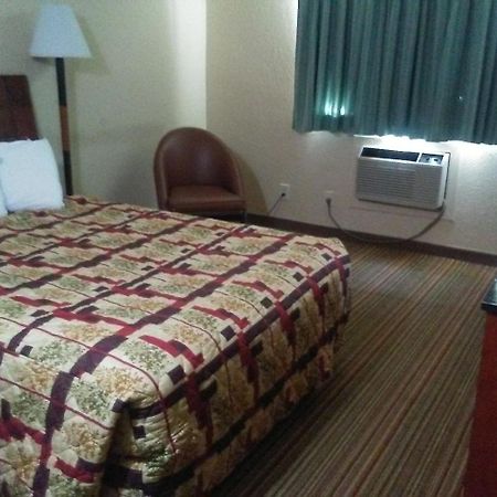 Knights Inn And Suites - Grand Forks Extérieur photo