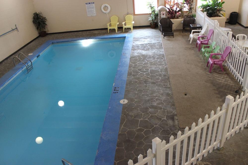 Knights Inn And Suites - Grand Forks Extérieur photo