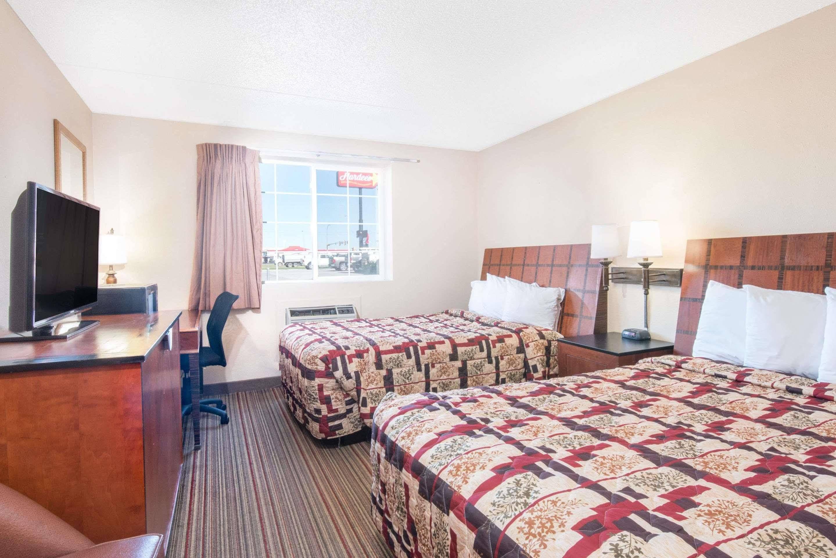 Knights Inn And Suites - Grand Forks Extérieur photo
