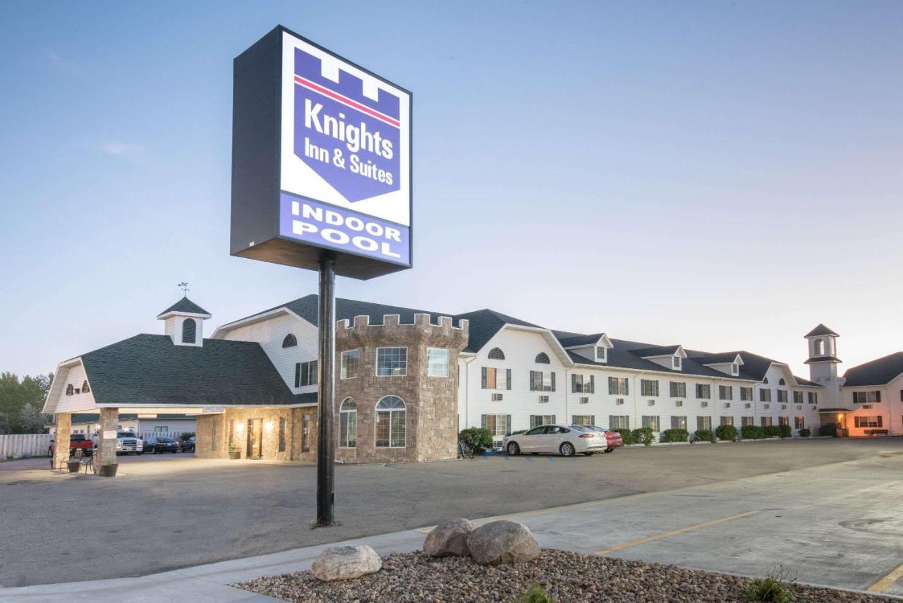 Knights Inn And Suites - Grand Forks Extérieur photo