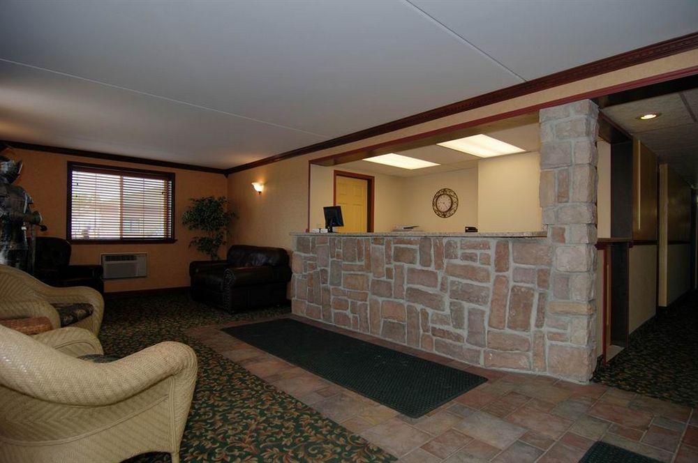 Knights Inn And Suites - Grand Forks Extérieur photo