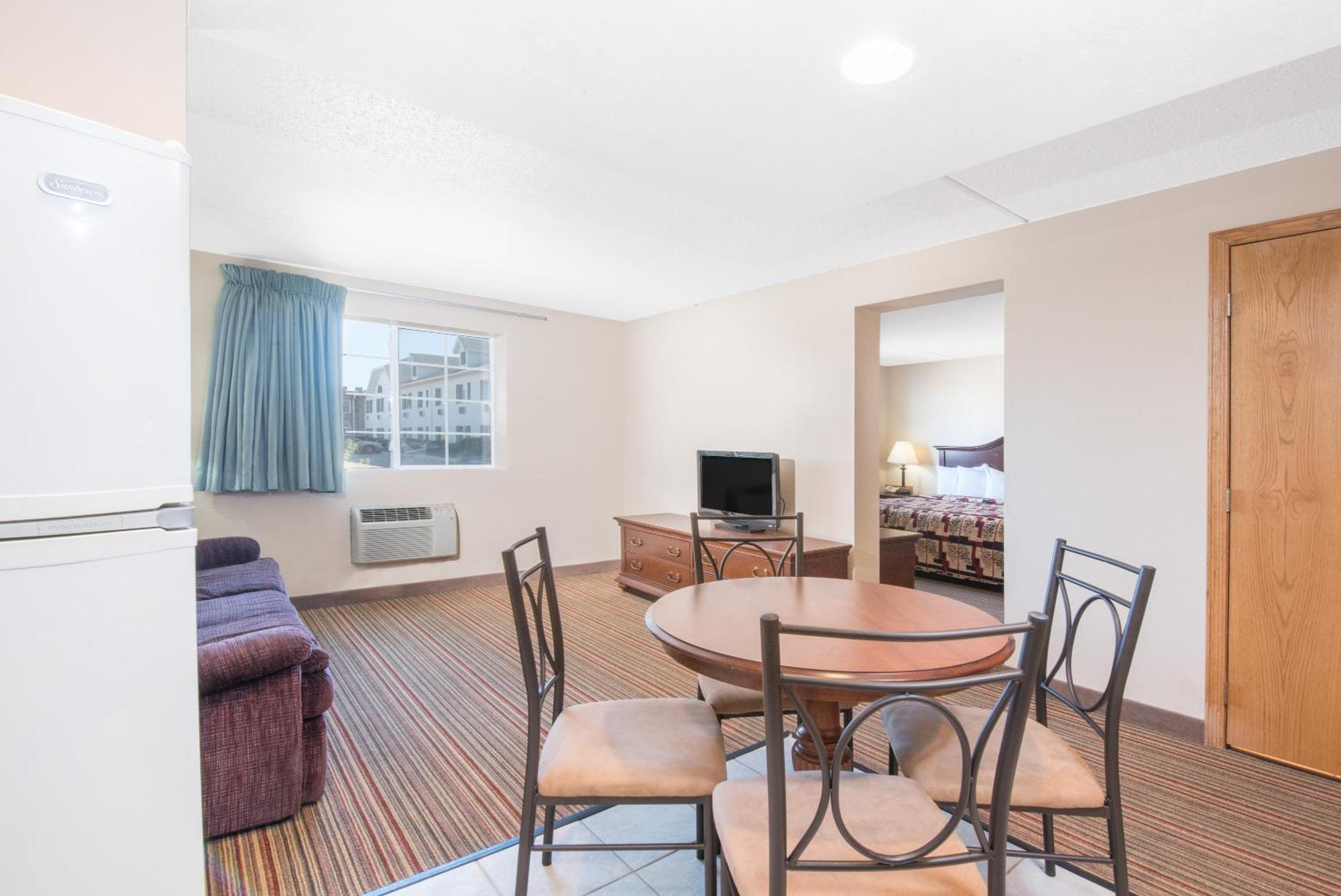 Knights Inn And Suites - Grand Forks Extérieur photo