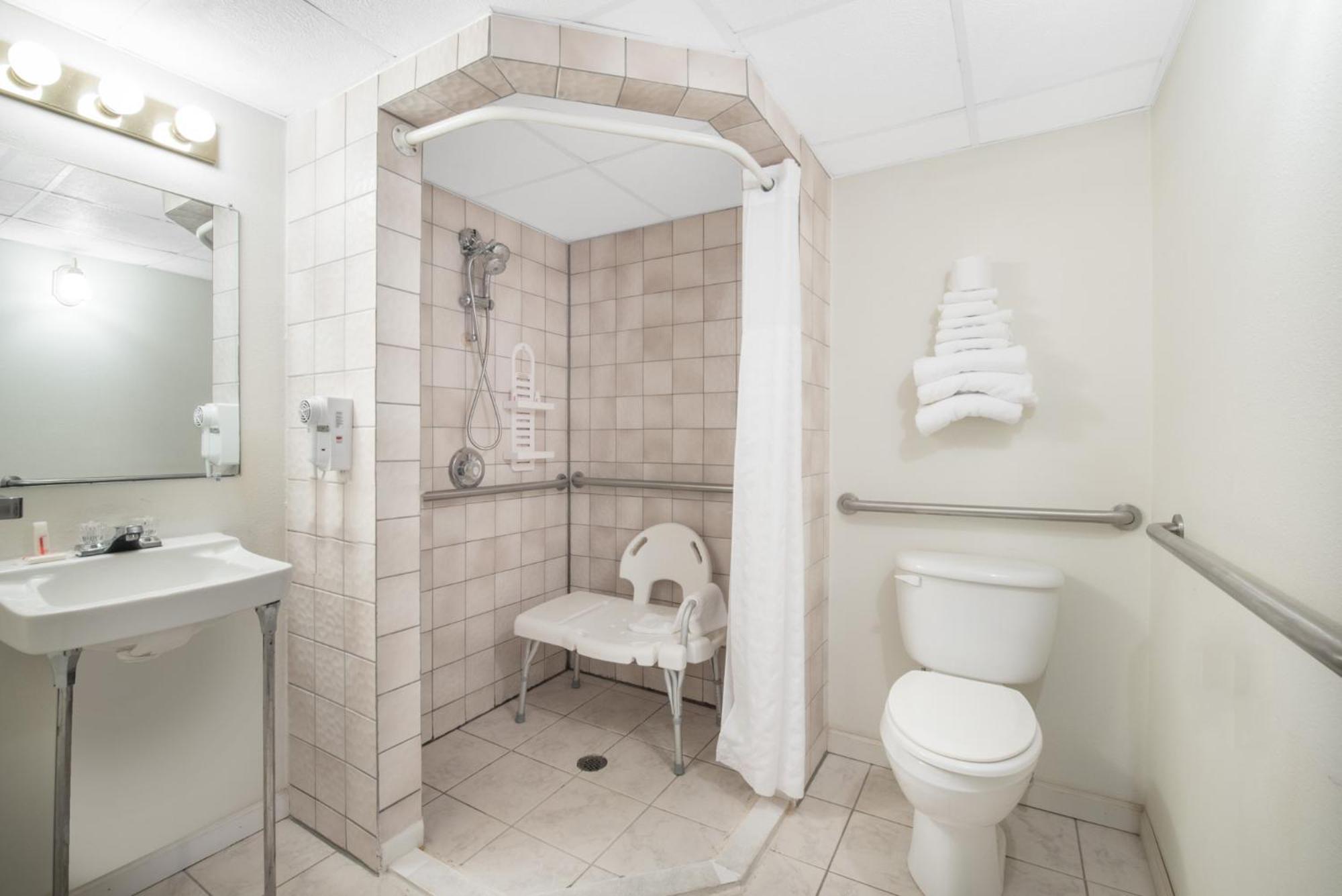 Knights Inn And Suites - Grand Forks Extérieur photo