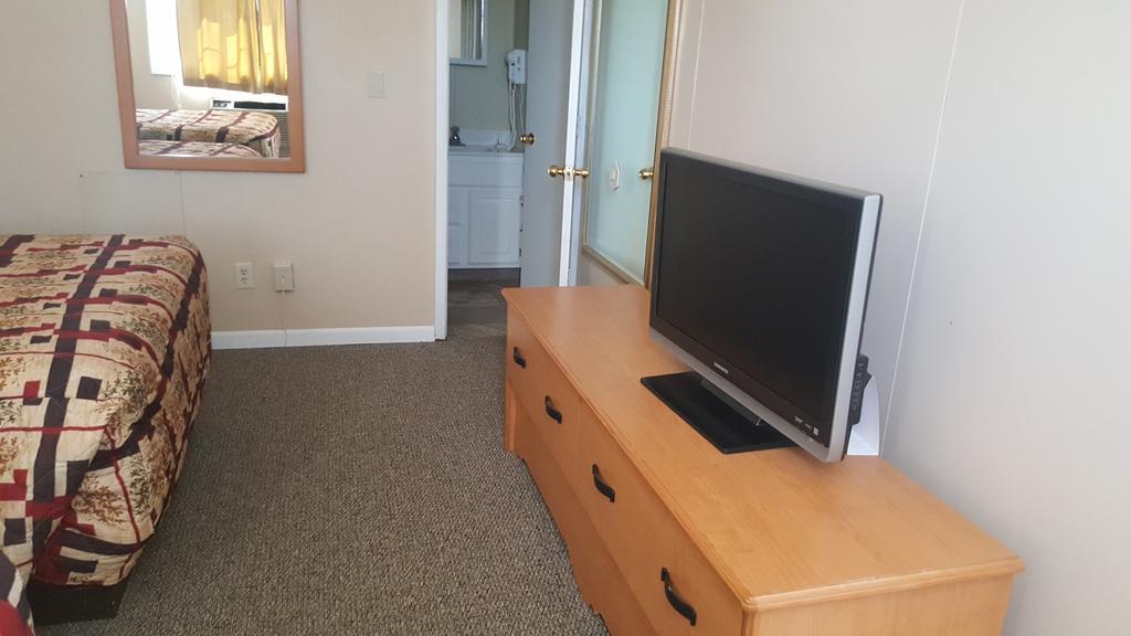Knights Inn And Suites - Grand Forks Extérieur photo