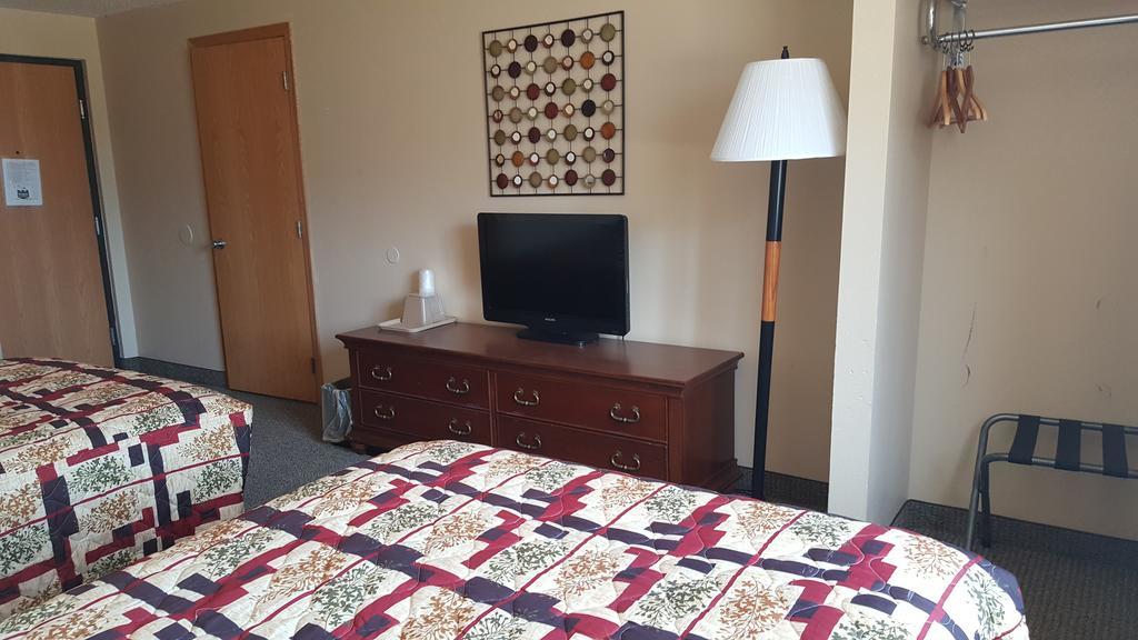 Knights Inn And Suites - Grand Forks Extérieur photo