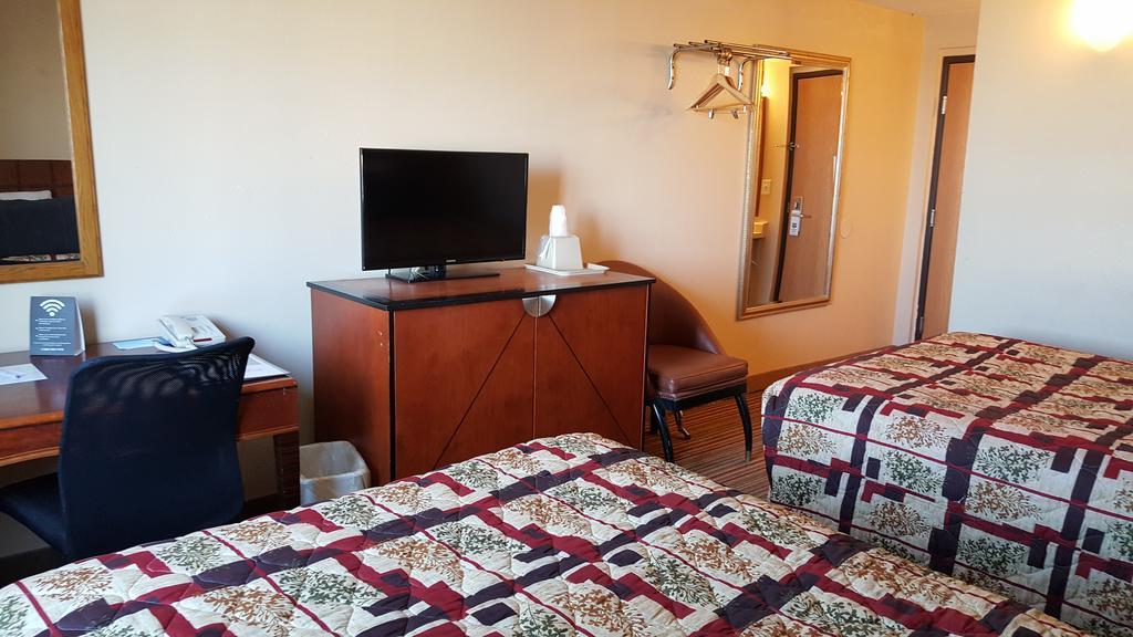 Knights Inn And Suites - Grand Forks Extérieur photo