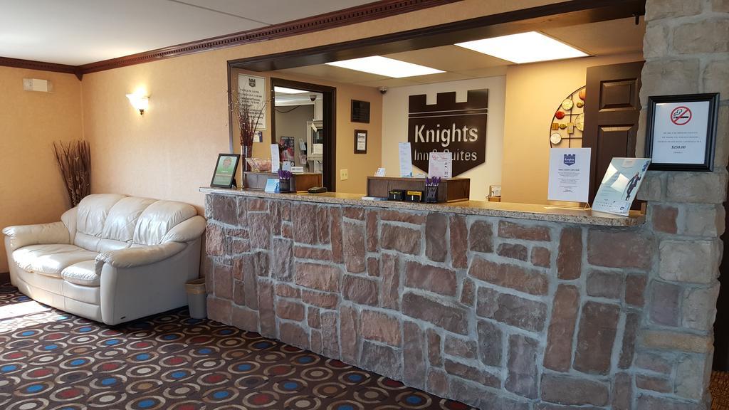 Knights Inn And Suites - Grand Forks Extérieur photo