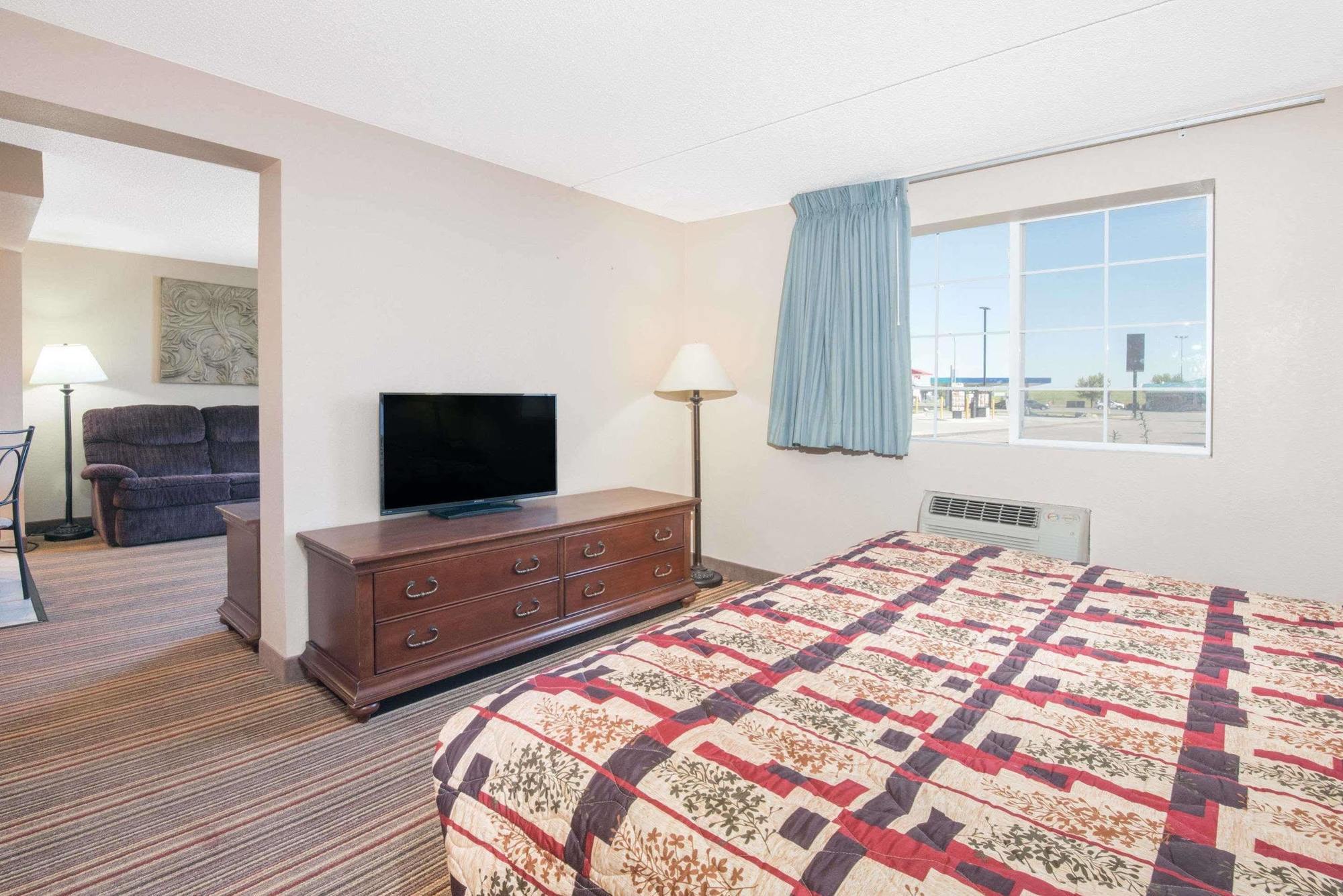 Knights Inn And Suites - Grand Forks Extérieur photo