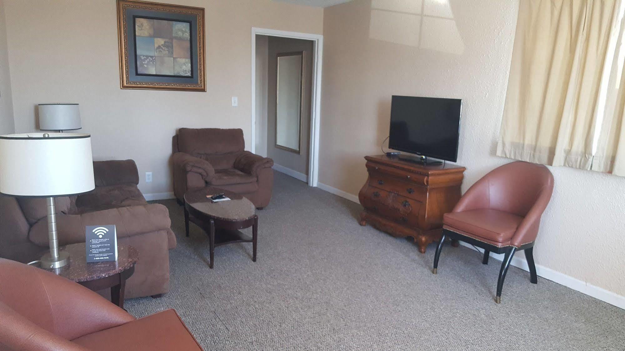 Knights Inn And Suites - Grand Forks Extérieur photo