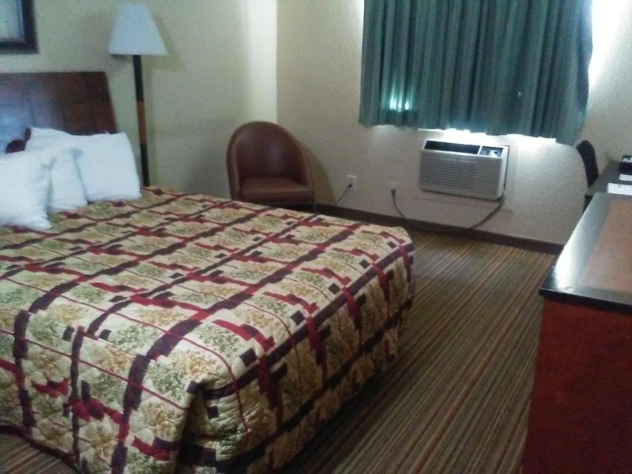 Knights Inn And Suites - Grand Forks Extérieur photo