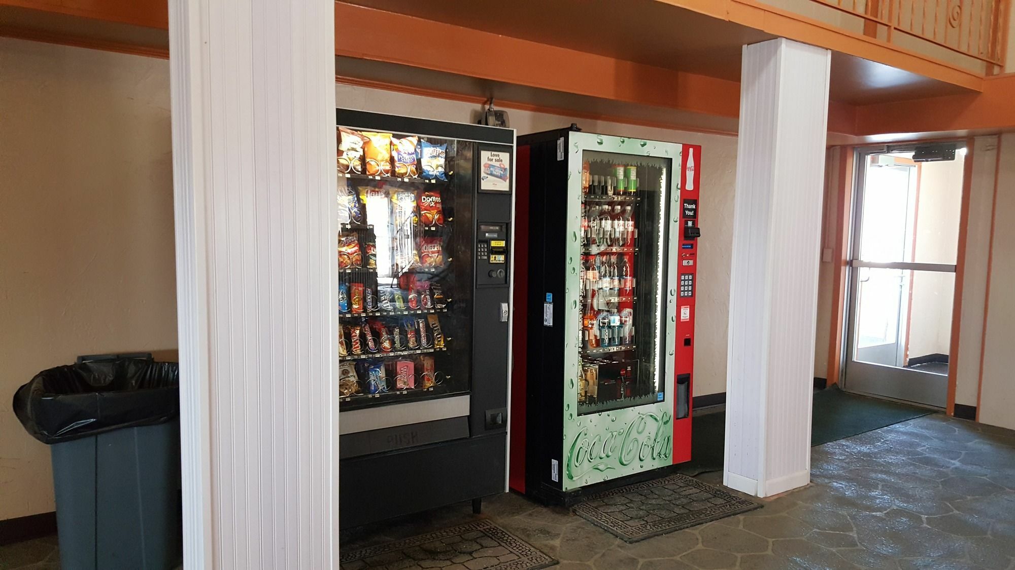 Knights Inn And Suites - Grand Forks Extérieur photo
