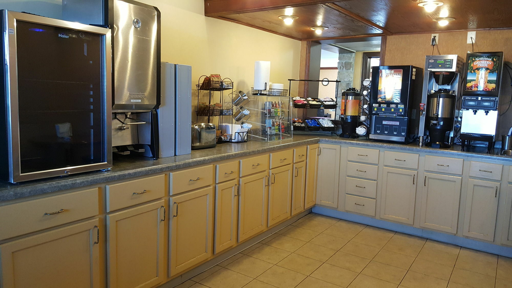 Knights Inn And Suites - Grand Forks Extérieur photo