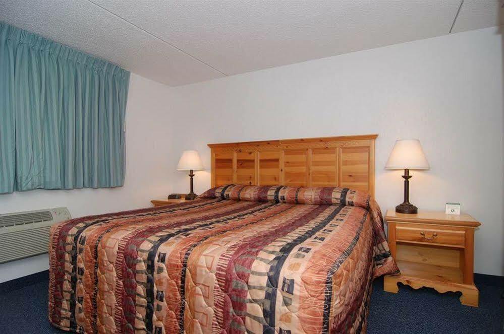 Knights Inn And Suites - Grand Forks Extérieur photo