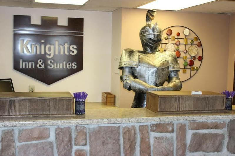 Knights Inn And Suites - Grand Forks Extérieur photo